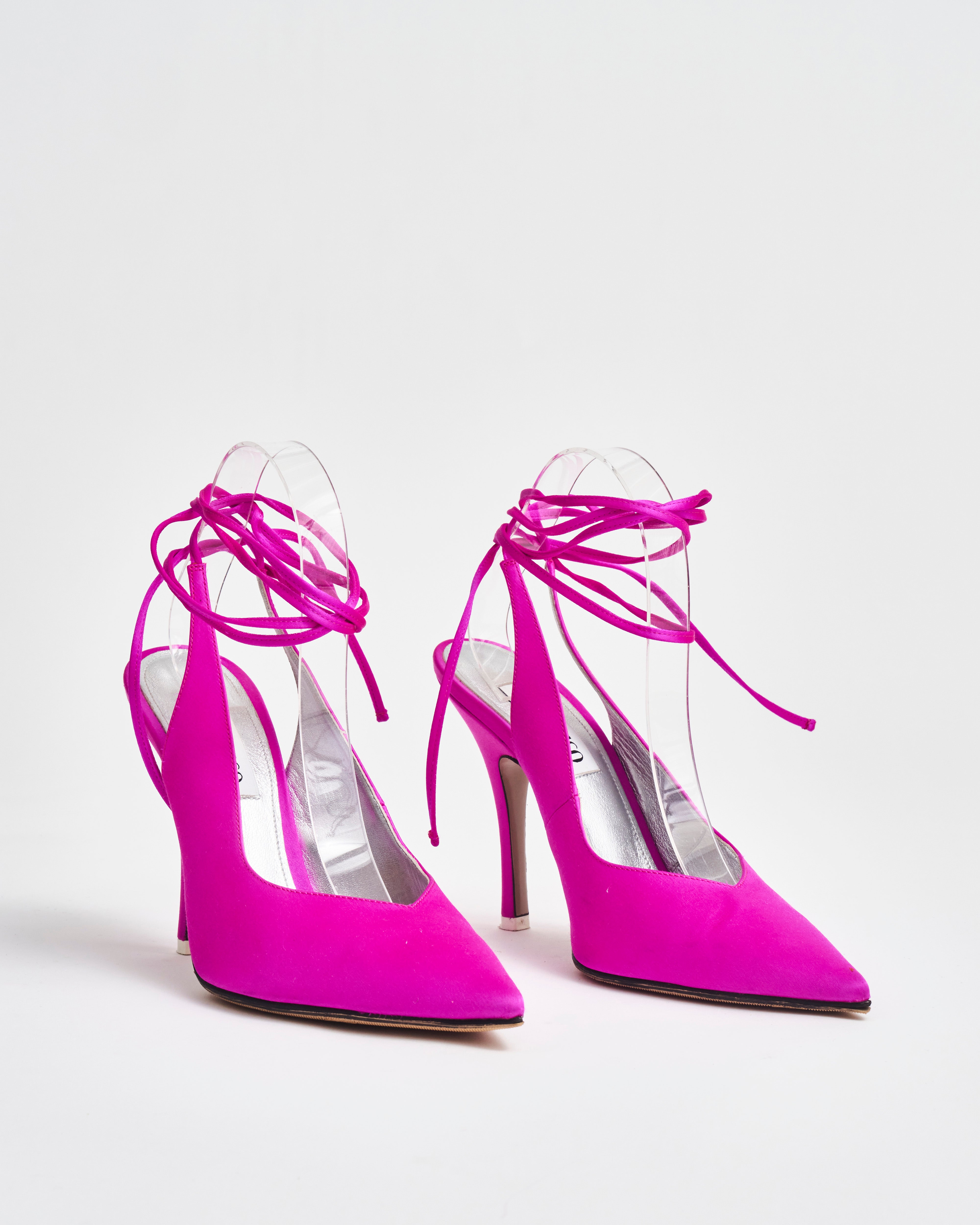 Scarpe con tacco rosa shocking di The Attico – Iryna Sigunava