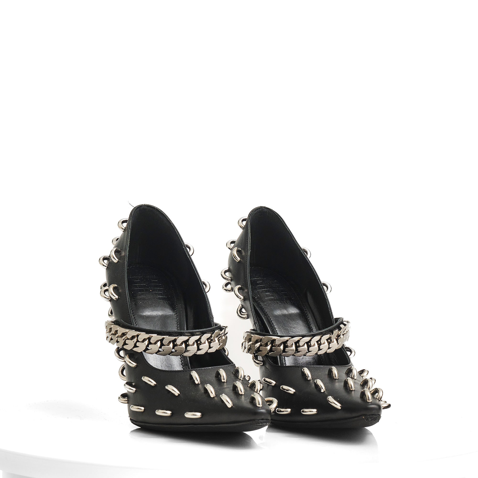 Décolleté da spettacolo con dettaglio in metallo nero di Givenchy